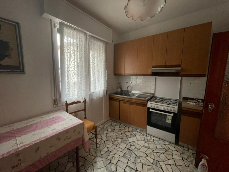 Affittasi stanze in appartamento luminoso e ben collegato

Affittasi 3 stanze matrimoniali in app...