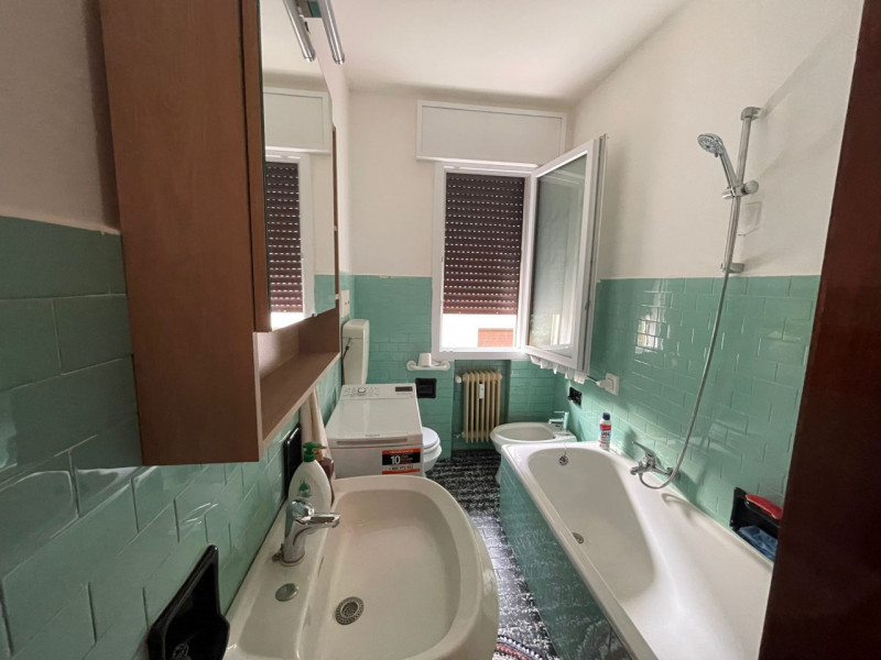 Affittasi stanze in appartamento luminoso e ben collegato

Affittasi 3 stanze matrimoniali in app...