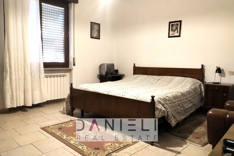 Montecchio Maggiore: a due passi dal centro, disponiamo di tricamere di recente restauro situato ...