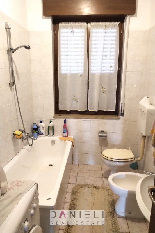 Montecchio Maggiore: a due passi dal centro, disponiamo di tricamere di recente restauro situato ...