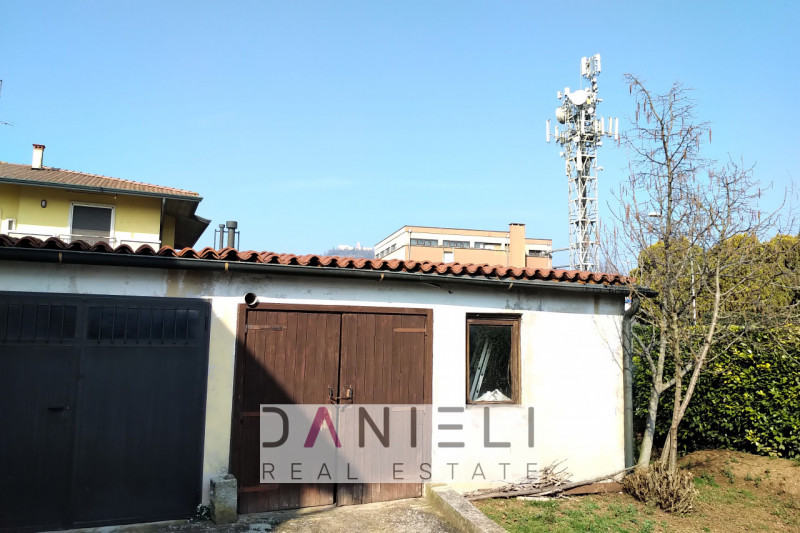 Montecchio Maggiore: a due passi dal centro, disponiamo di tricamere di recente restauro situato ...