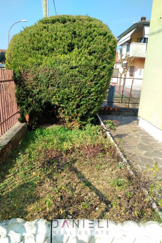 Montecchio Maggiore: a due passi dal centro, disponiamo di tricamere di recente restauro situato ...