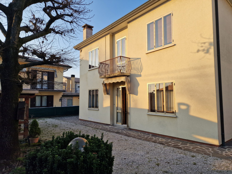 Nel cuore di Mestrino, in una posizione davvero privilegiata e comoda a tutti i principali serviz...