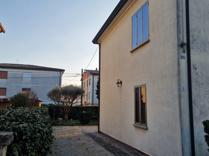 Nel cuore di Mestrino, in una posizione davvero privilegiata e comoda a tutti i principali serviz...