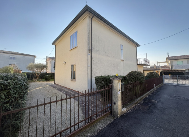 Nel cuore di Mestrino, in una posizione davvero privilegiata e comoda a tutti i principali serviz...