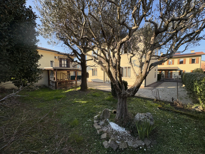 Nel cuore di Mestrino, in una posizione davvero privilegiata e comoda a tutti i principali serviz...