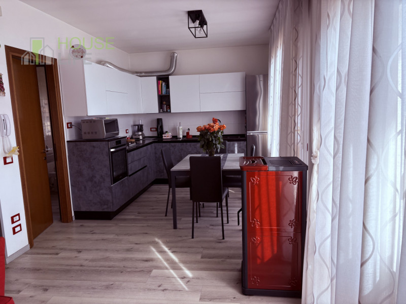 TORREBELVICINO: in zona comoda a tutti i servizi TRICAMERE al piano secondo e ultimo, inserito in...