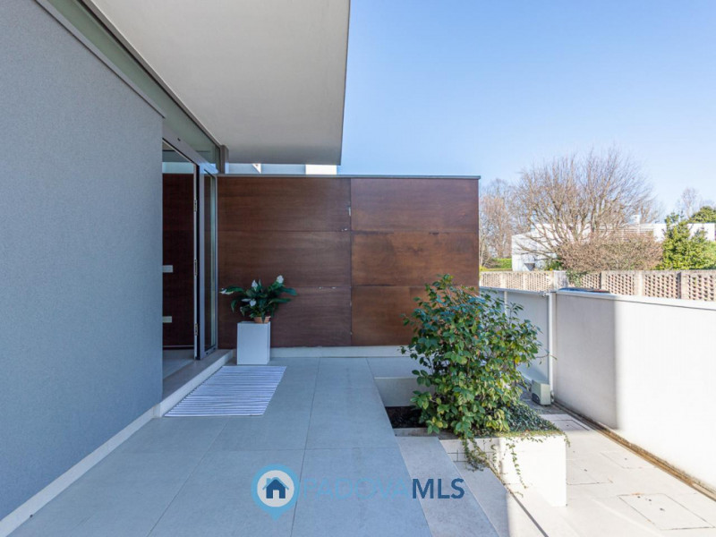 Immobile in esclusiva al Gruppo Padova MLS
Scopri questa magnifica villa moderna situata nel cuor...