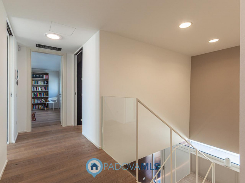 Immobile in esclusiva al Gruppo Padova MLS
Scopri questa magnifica villa moderna situata nel cuor...