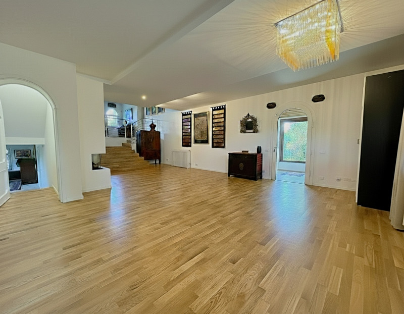 We offer for sale a splendid detached villa located in the greenest and most peaceful area of Fer...