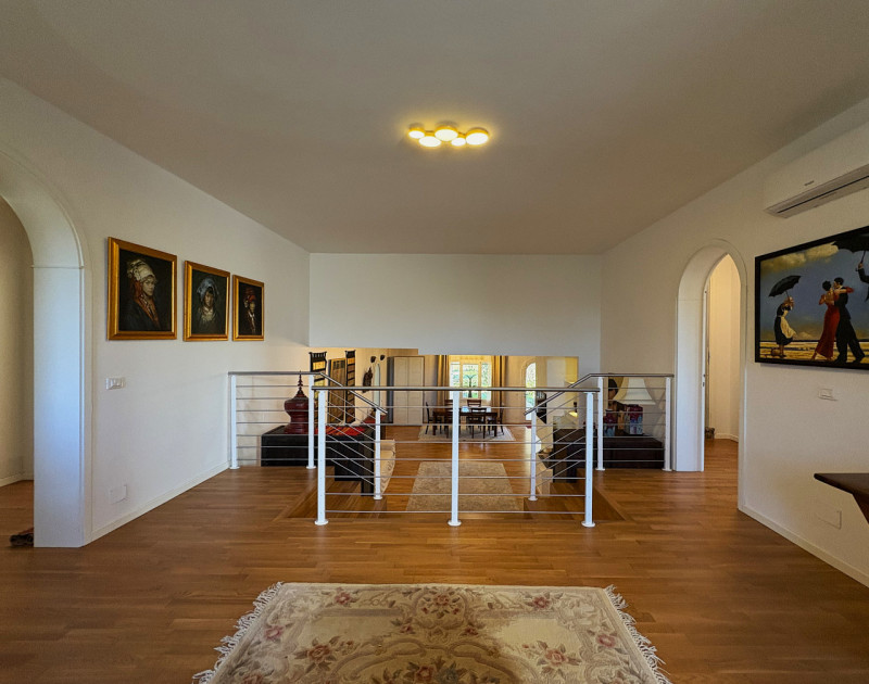 We offer for sale a splendid detached villa located in the greenest and most peaceful area of Fer...