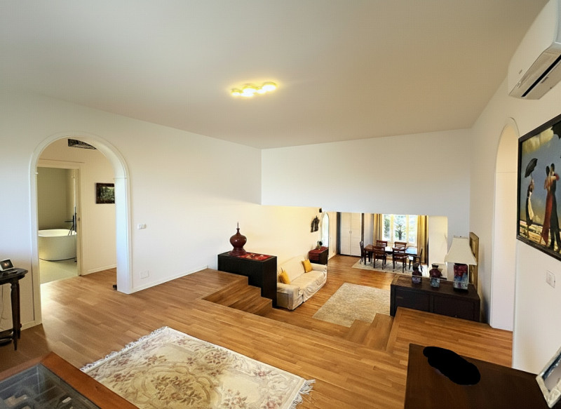 We offer for sale a splendid detached villa located in the greenest and most peaceful area of Fer...