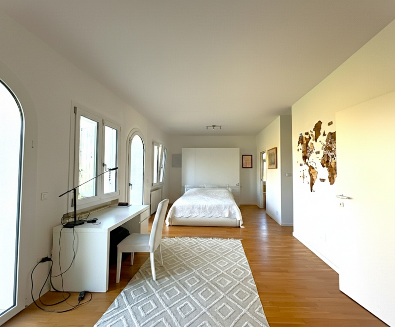 We offer for sale a splendid detached villa located in the greenest and most peaceful area of Fer...