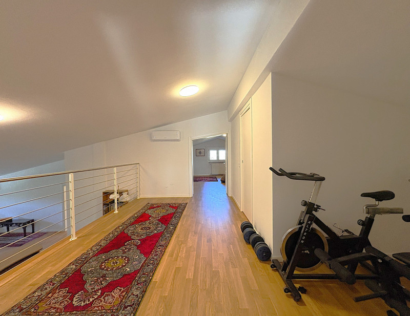 We offer for sale a splendid detached villa located in the greenest and most peaceful area of Fer...