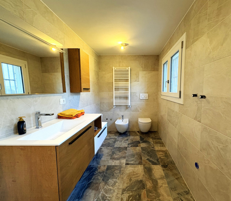 We offer for sale a splendid detached villa located in the greenest and most peaceful area of Fer...