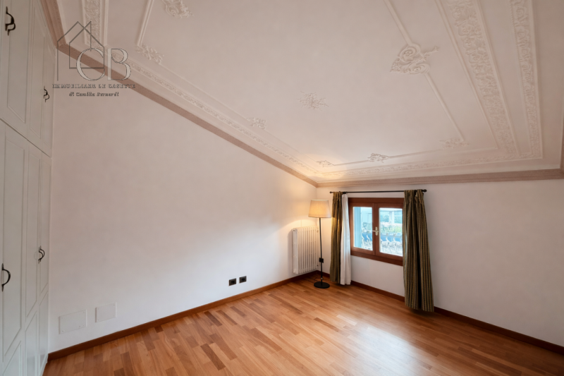 Un’eleganza senza tempo in residenza esclusiva

Nel cuore della zona più elegante e riservata di ...