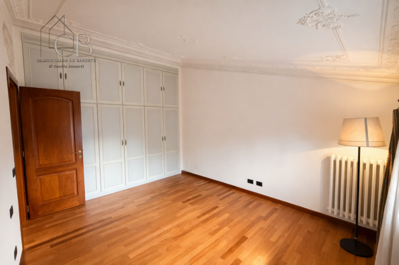 Un’eleganza senza tempo in residenza esclusiva

Nel cuore della zona più elegante e riservata di ...