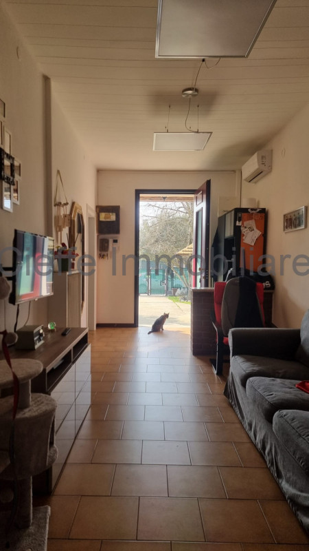 Casa singola, con una superficie di 96 mq e delizioso giardino privato, perfetta per coppia o fam...