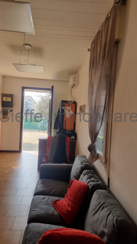 Casa singola, con una superficie di 96 mq e delizioso giardino privato, perfetta per coppia o fam...