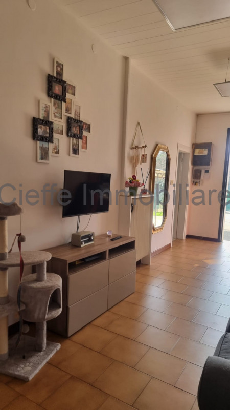 Casa singola, con una superficie di 96 mq e delizioso giardino privato, perfetta per coppia o fam...