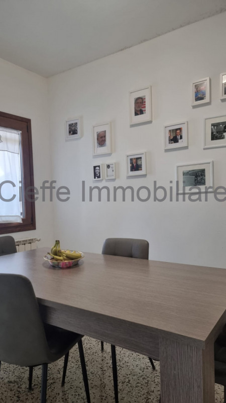 Casa singola, con una superficie di 96 mq e delizioso giardino privato, perfetta per coppia o fam...