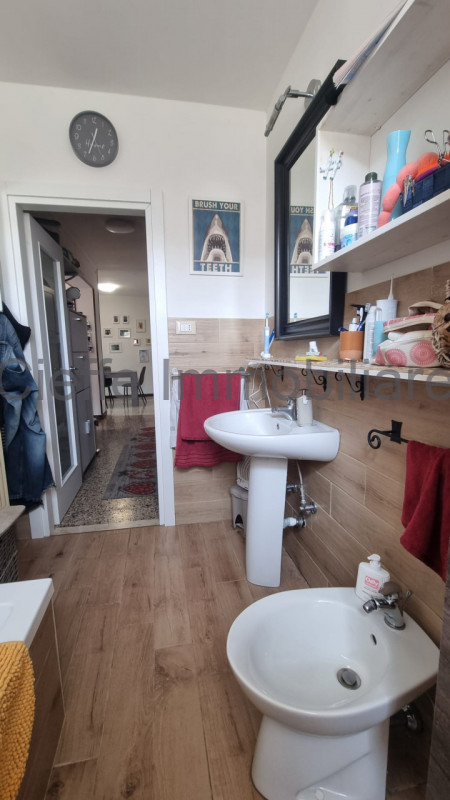 Casa singola, con una superficie di 96 mq e delizioso giardino privato, perfetta per coppia o fam...