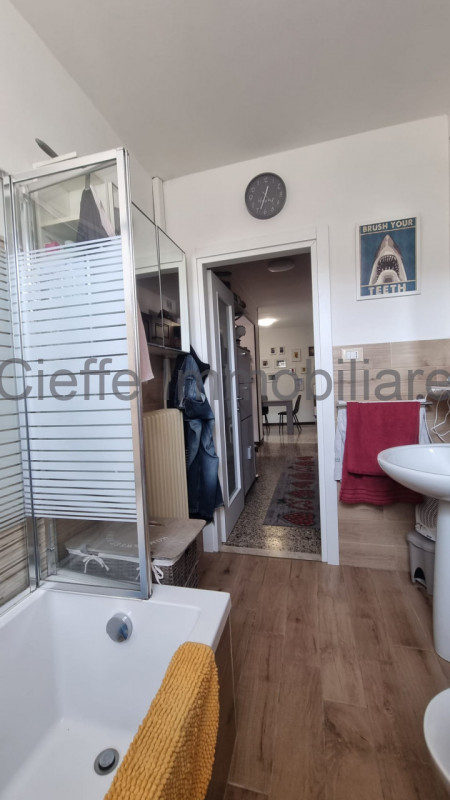 Casa singola, con una superficie di 96 mq e delizioso giardino privato, perfetta per coppia o fam...