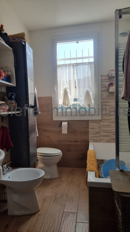 Casa singola, con una superficie di 96 mq e delizioso giardino privato, perfetta per coppia o fam...