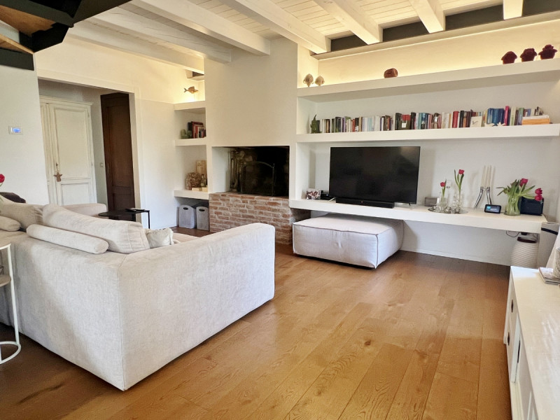 STUPENDA VILLA DI TESTA CON AMPIO GIARDINO ESCLUSIVO – Rif. 8357
Nel cuore della città, in una de...