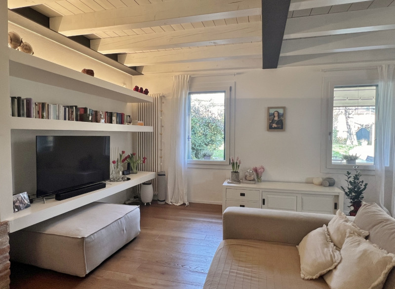 STUPENDA VILLA DI TESTA CON AMPIO GIARDINO ESCLUSIVO – Rif. 8357
Nel cuore della città, in una de...