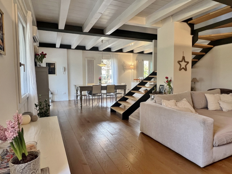 STUPENDA VILLA DI TESTA CON AMPIO GIARDINO ESCLUSIVO – Rif. 8357
Nel cuore della città, in una de...