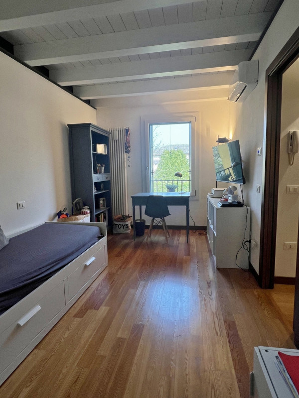 STUPENDA VILLA DI TESTA CON AMPIO GIARDINO ESCLUSIVO – Rif. 8357
Nel cuore della città, in una de...