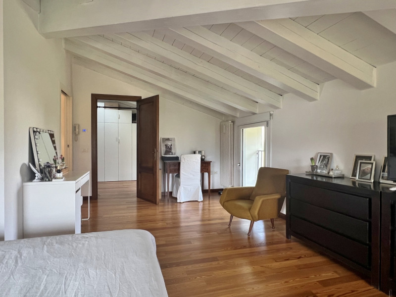 STUPENDA VILLA DI TESTA CON AMPIO GIARDINO ESCLUSIVO – Rif. 8357
Nel cuore della città, in una de...