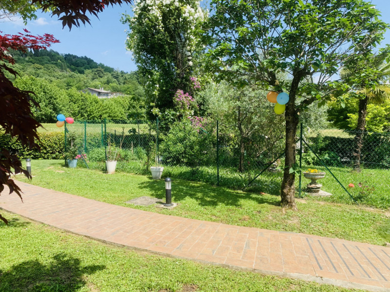 STUPENDA VILLA DI TESTA CON AMPIO GIARDINO ESCLUSIVO – Rif. 8357
Nel cuore della città, in una de...