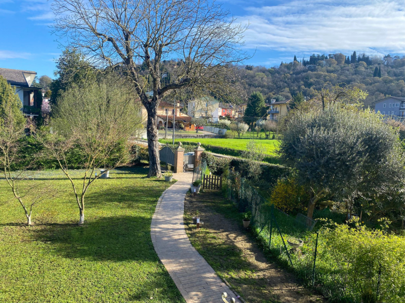 STUPENDA VILLA DI TESTA CON AMPIO GIARDINO ESCLUSIVO – Rif. 8357
Nel cuore della città, in una de...