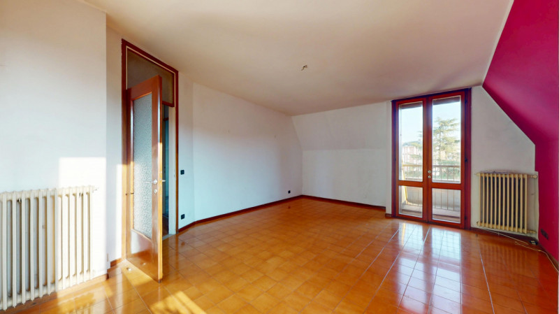 PISCINE

In un tranquillo quartiere residenziale, comodo a tutti i principali servizi e a pochi m...