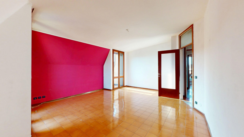 PISCINE

In un tranquillo quartiere residenziale, comodo a tutti i principali servizi e a pochi m...