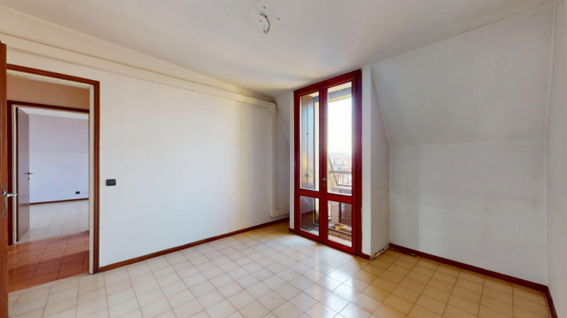 PISCINE

In un tranquillo quartiere residenziale, comodo a tutti i principali servizi e a pochi m...