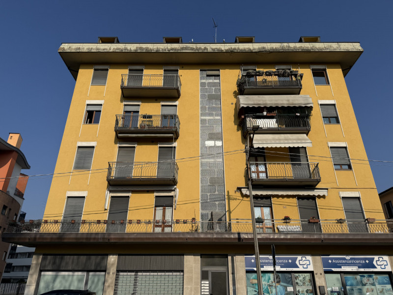 PISCINE

In un tranquillo quartiere residenziale, comodo a tutti i principali servizi e a pochi m...