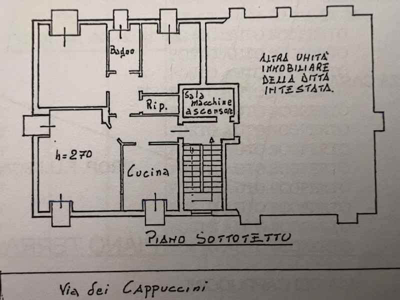 PISCINE

In un tranquillo quartiere residenziale, comodo a tutti i principali servizi e a pochi m...