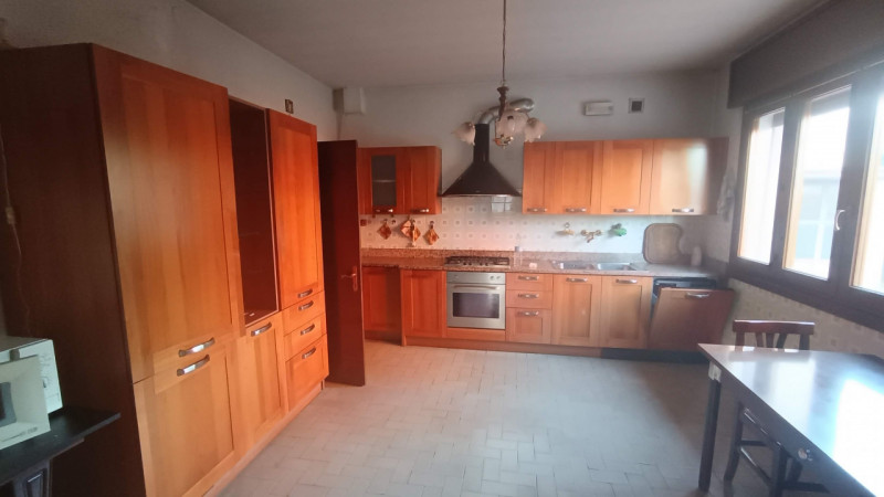 Curtarolo: in centro a Pieve di Curtarolo, comodissima a scuole, negozi, supermercati, fermata au...