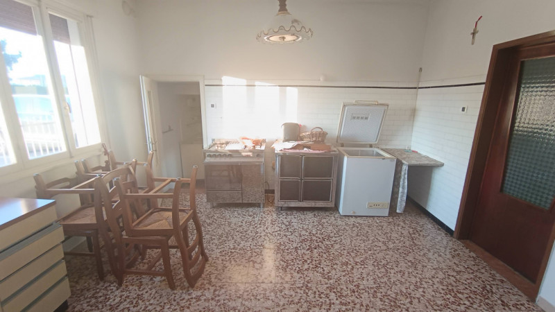 Curtarolo: in centro a Pieve di Curtarolo, comodissima a scuole, negozi, supermercati, fermata au...