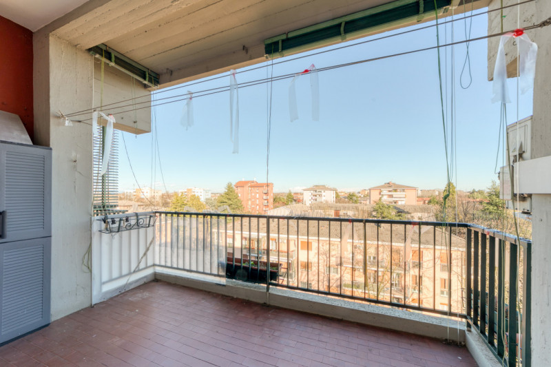 Scopri questo splendido appartamento pentalocale situato nel cuore del quartiere di Mortise, una ...