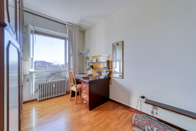 Scopri questo splendido appartamento pentalocale situato nel cuore del quartiere di Mortise, una ...