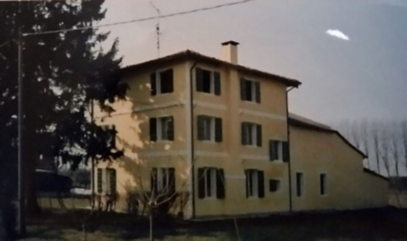 (Per INFO 3316190143) A Loreggia, comune in provincia di Padova, presentiamo una caratteristica v...