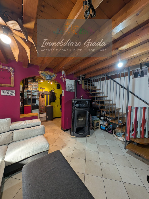 Porzione di casa con 1.000 mq di giardino – spazio, natura e comfort per tutta la famiglia 
Vendi...