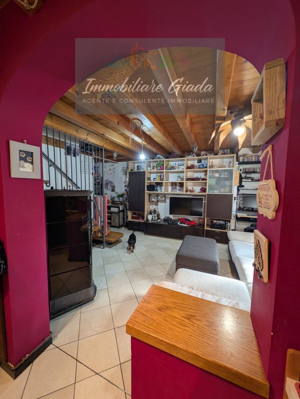 Porzione di casa con 1.000 mq di giardino – spazio, natura e comfort per tutta la famiglia 
Vendi...