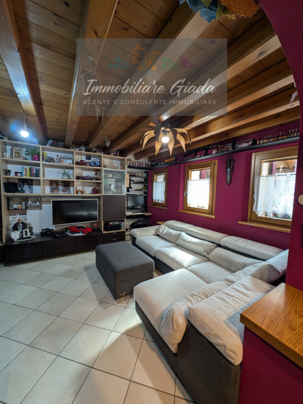 Porzione di casa con 1.000 mq di giardino – spazio, natura e comfort per tutta la famiglia 
Vendi...