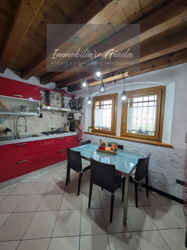 Porzione di casa con 1.000 mq di giardino – spazio, natura e comfort per tutta la famiglia 
Vendi...