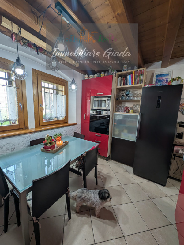 Porzione di casa con 1.000 mq di giardino – spazio, natura e comfort per tutta la famiglia 
Vendi...